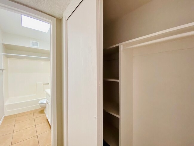 Building Photo - Huge Adobe 2 Bed/1Bath Adobe Townhome in C...