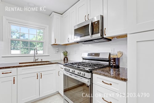 Building Photo - 5906 W 75th Terrace