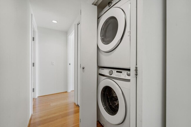 Building Photo - One Pacific Tower - 1 bedroom + den