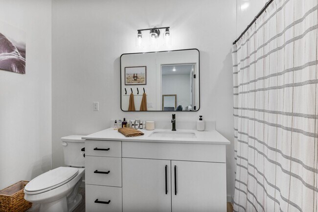 Building Photo - Modern 2 Bed/2 Bath Condo in Rexburg