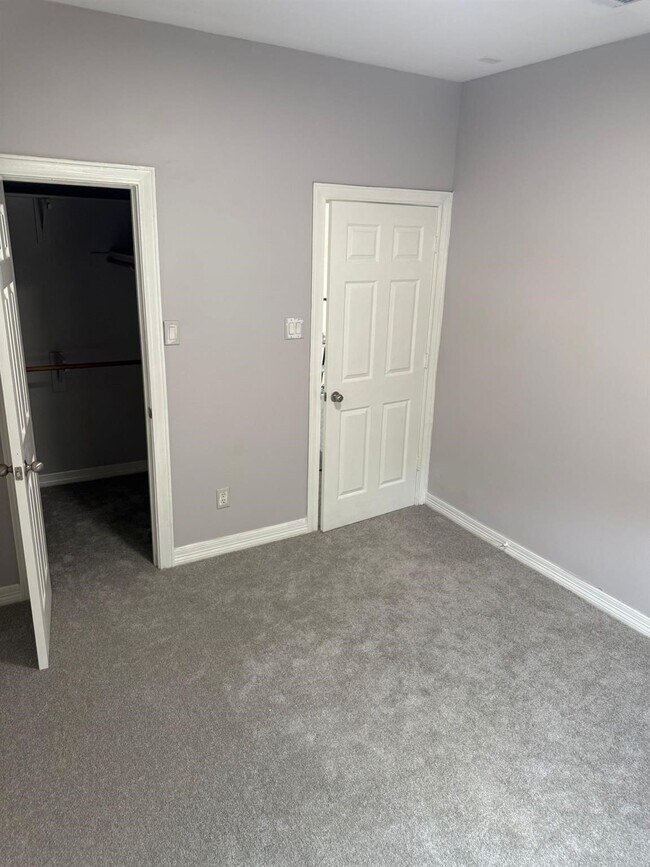 Building Photo - 10366 Panther Point Dr