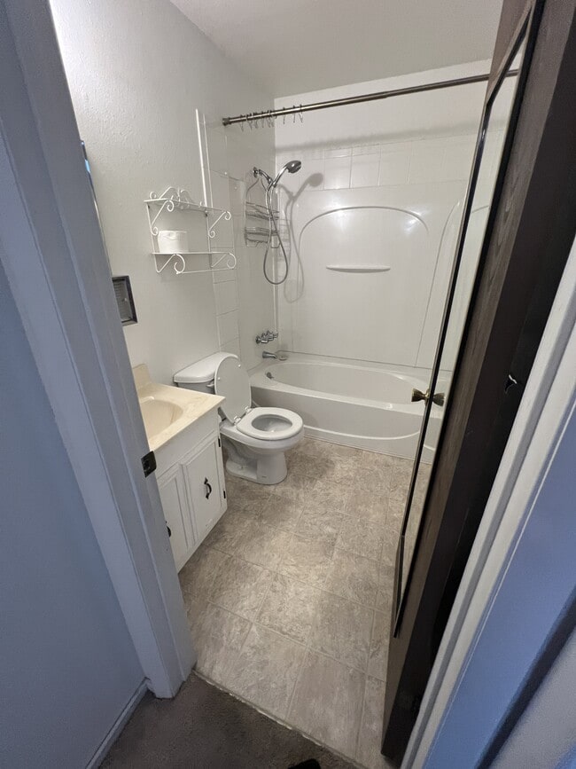 Building Photo - 518 Carson St