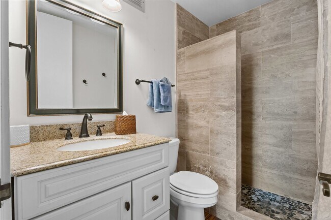 Building Photo - Elevated Island Living: High-Floor Corner Gem with Harbor & Sunset Vistas