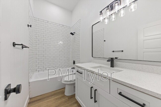 Building Photo - 1247 Bonham St