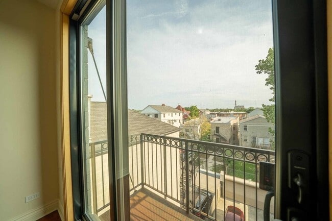 Building Photo - 3123 W Washington Blvd