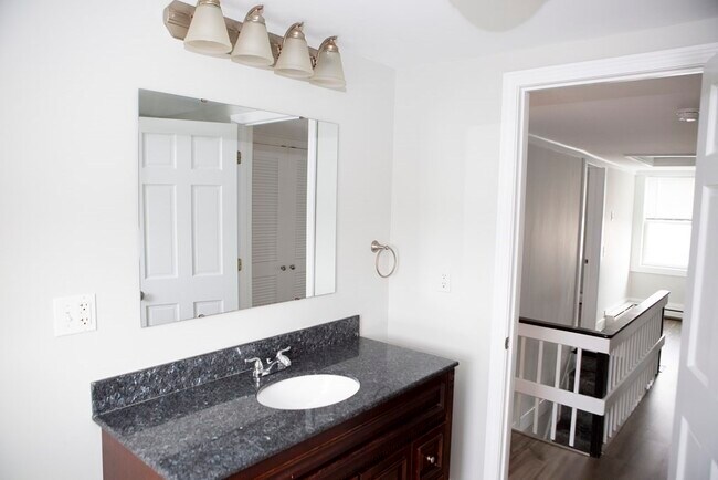 Building Photo - 43 Beacon St