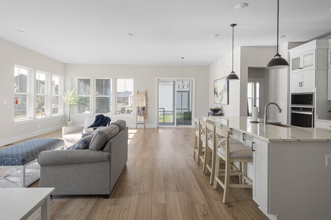 Building Photo - 31080 Silver Maple Dr