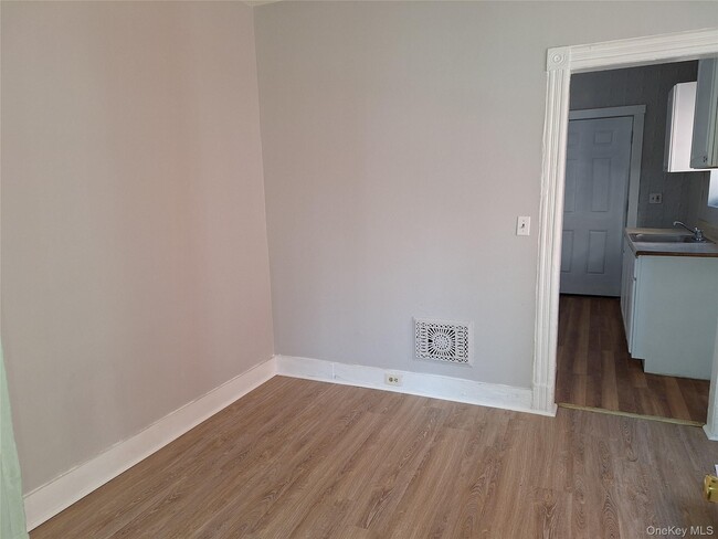 Building Photo - 69 Greenkill Ave