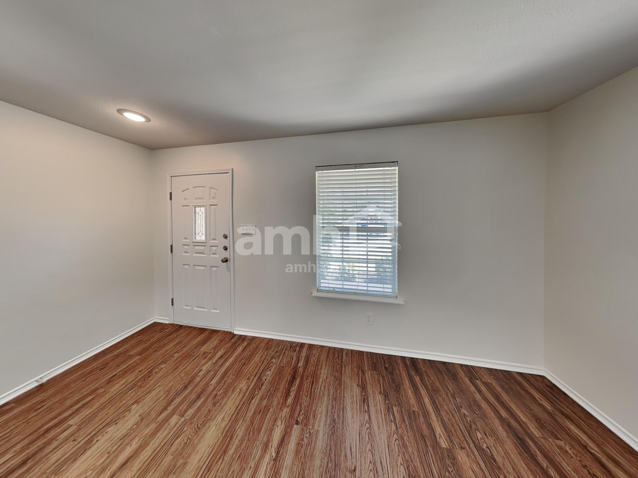 Building Photo - 7919 Oak Pointe