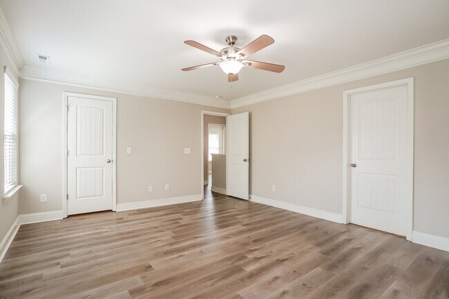 Building Photo - 170 Davelyn Ct