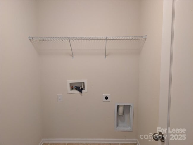 Building Photo - 115 Dellbrook St
