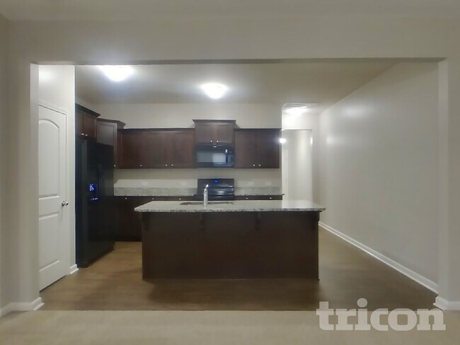 Building Photo - 178 Hidden Lakes Rd