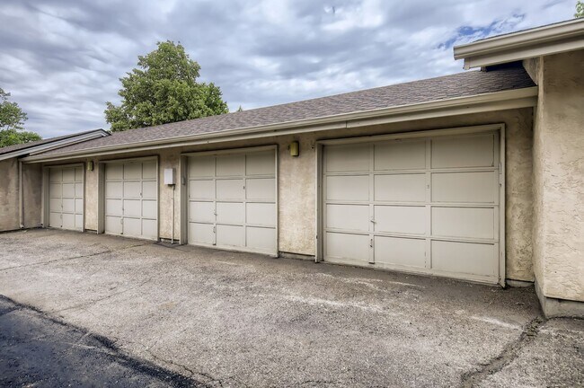 Building Photo - Turnkey 2 BDR/2BA Boulder Condo