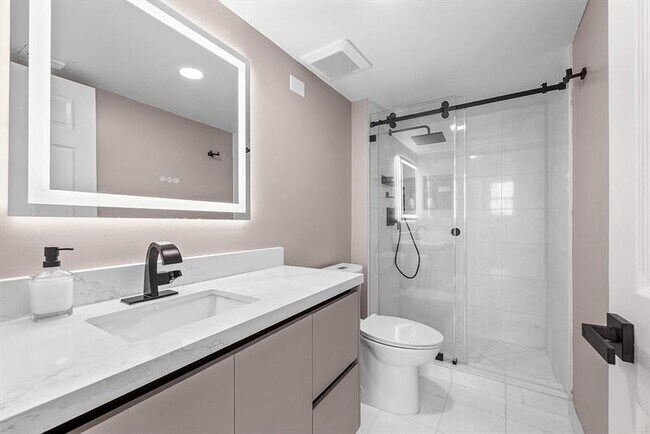 Building Photo - 3500 Mystic Pointe Dr