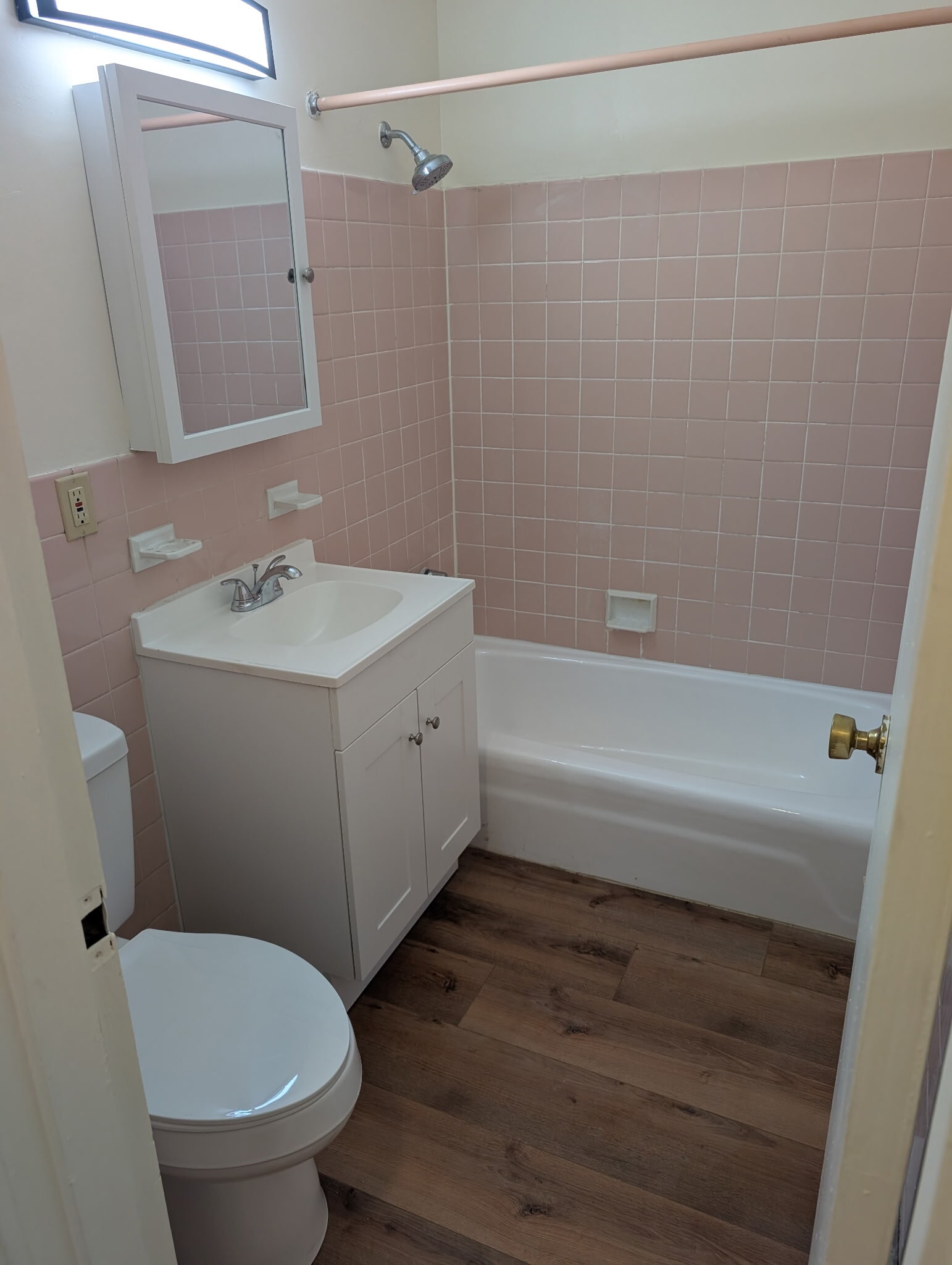 Building Photo - 732 County Ave