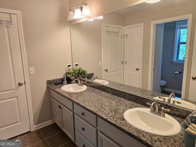 Building Photo - 503 Bryant Lake Blvd