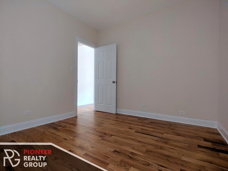 Building Photo - 3721 N Pine Grove Ave