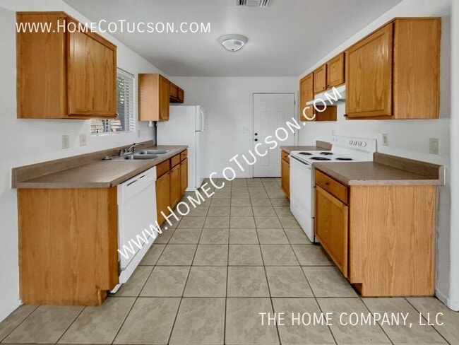 Building Photo - 1421 S Park Ave