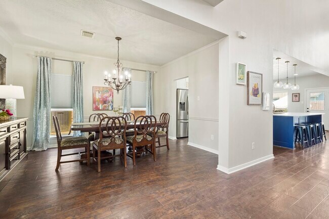 Building Photo - 8615 Discus Dr