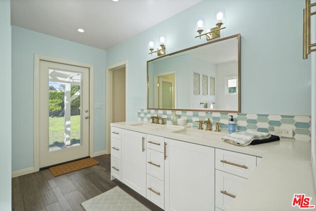 Building Photo - 4875 Bluebell Ave