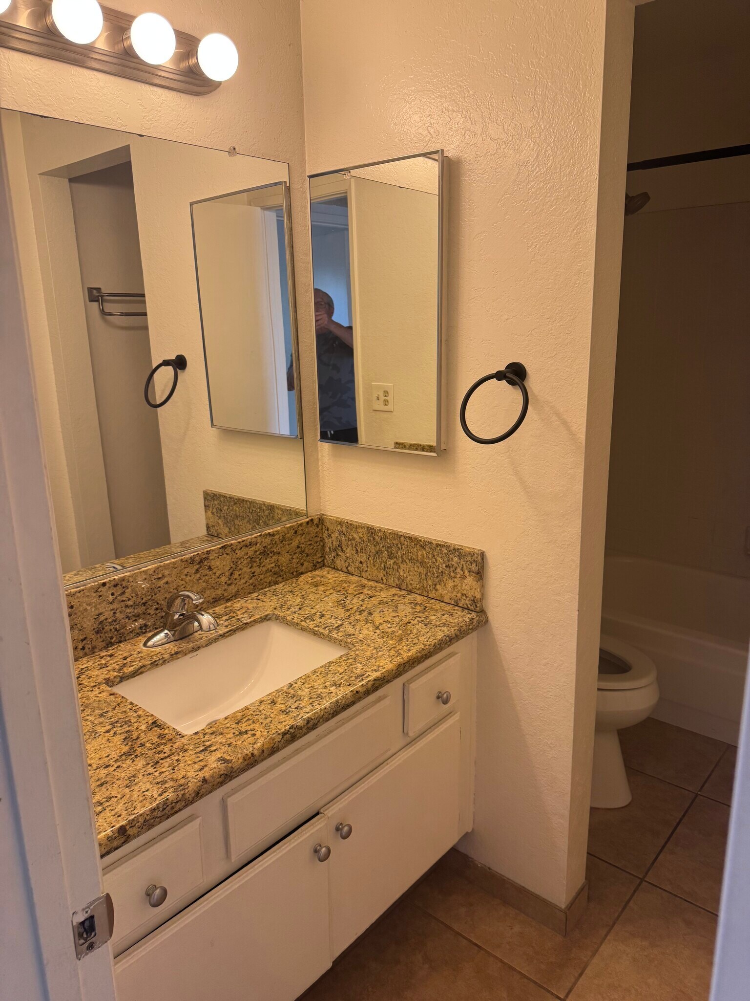 Building Photo - 4686 Pinecrest Cir