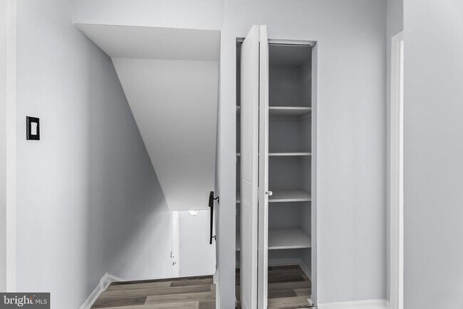 Building Photo - 301 N Beauregard St