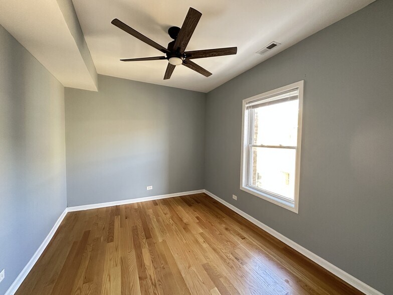 Building Photo - 1559 W Pratt Blvd