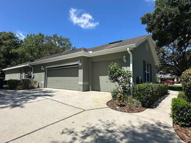Building Photo - 4 Bedroom, 3 Bath, 3 Car Garage on 1 Acre ...