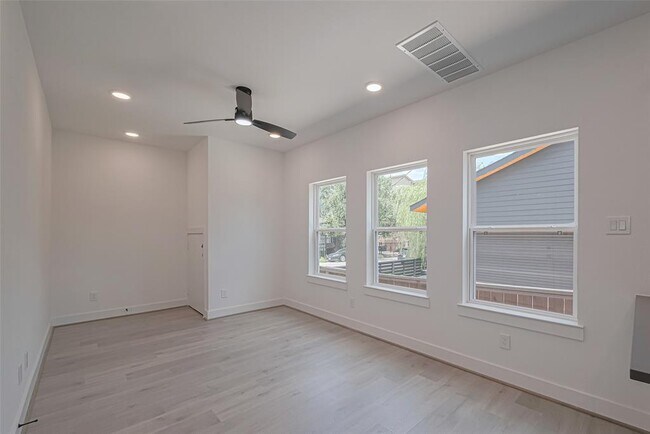 Building Photo - 1350 W 24th St