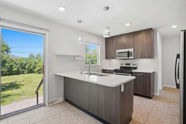Building Photo - 405 Brewer Dr