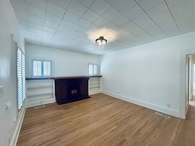 Building Photo - 1020 S Quincy Ave