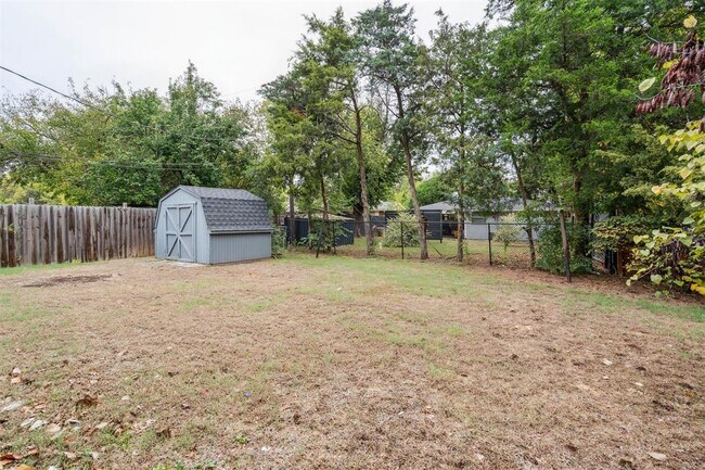 Building Photo - 4705 N Miller Ave