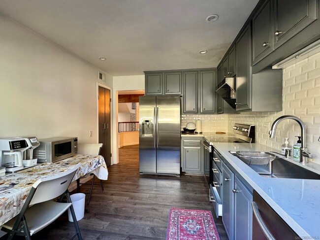 Building Photo - 3230 Caminito Eastbluff