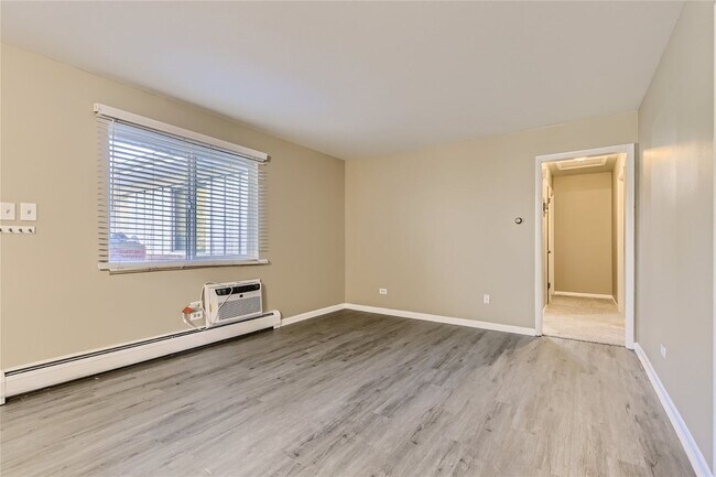 Building Photo - Affordable 3bed/ 1 bath apartment 1 month ...