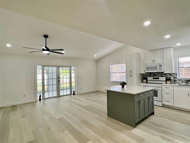 Building Photo - 8867 SW 16th St