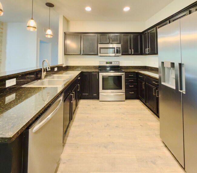 Building Photo - Beautiful Ranch 2 bed/2 bath Condominium