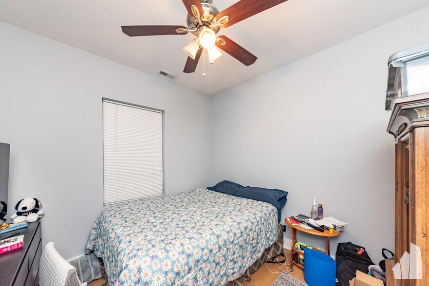 Building Photo - 2439 N Ashland Ave