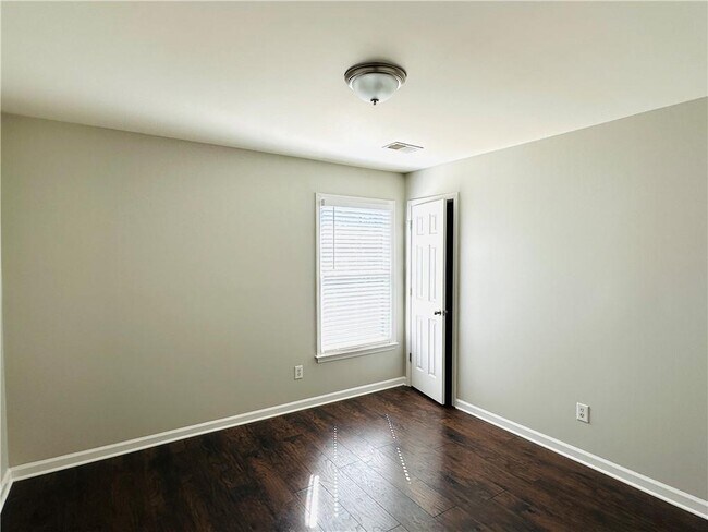 Building Photo - 2020 Bentwood Ct