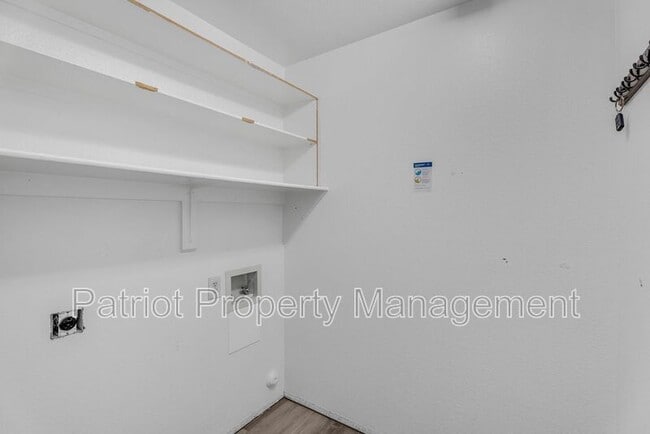 Building Photo - 1575 S Pennington Dr