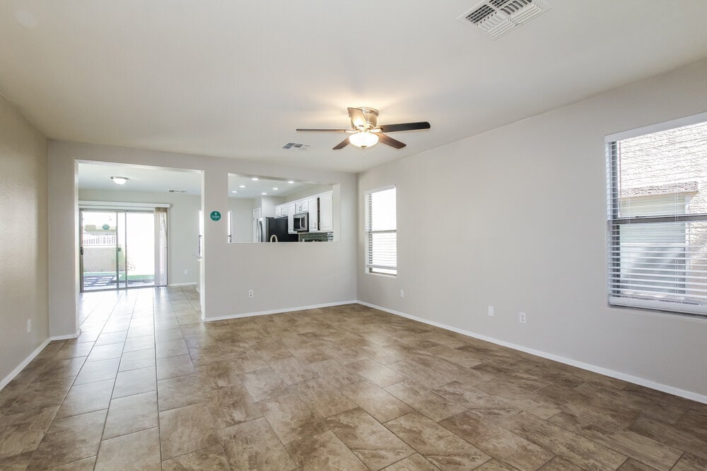 Building Photo - 18538 W Fairway Dr