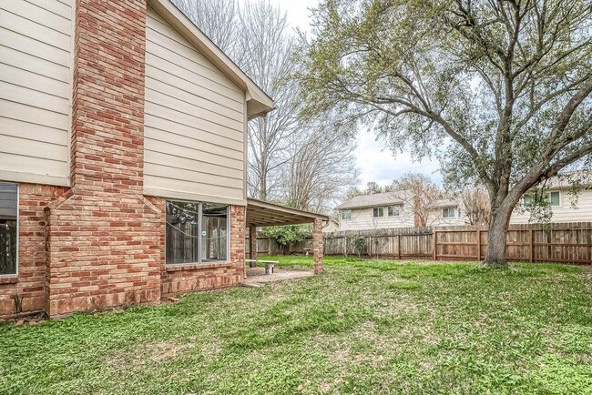 Building Photo - 2039 Shorewood Ln