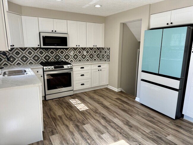 Building Photo - Beautifully Renovated 2 Bed, 1.5 Bath Condo in Westerville