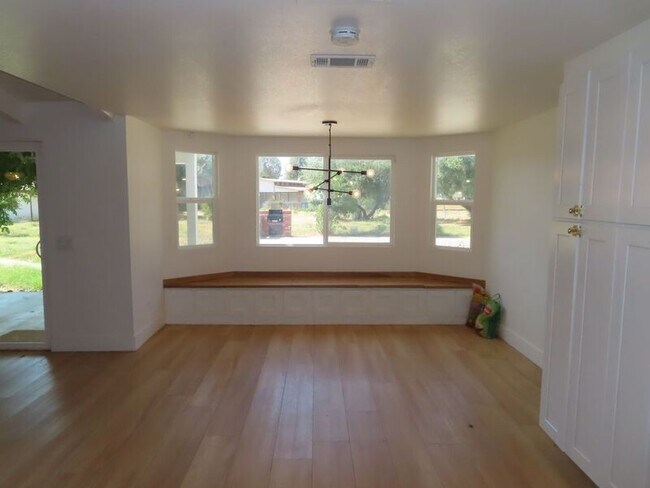 Building Photo - 29710 Vallejo Ave