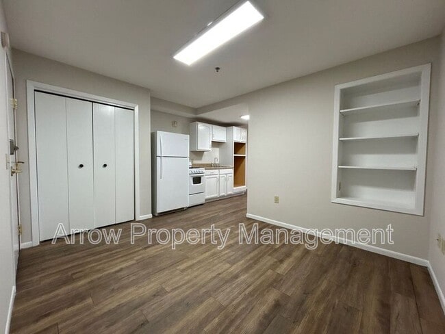 Building Photo - 180 Poppe Dr