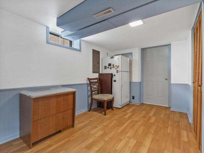 Building Photo - 4942 N Berkeley Blvd