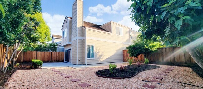 Building Photo - 1146 Rosebriar Way