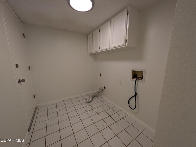 Building Photo - 3149 Crazy Horse Dr