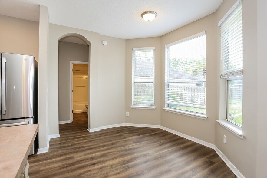 Building Photo - 3740 Briar Ln