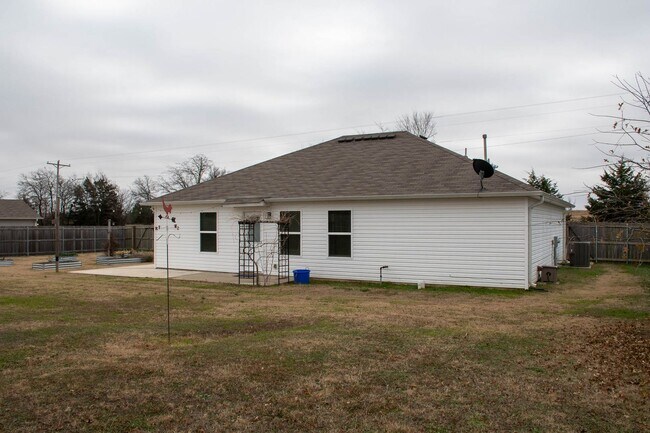 Building Photo - Charming 3-Bedroom, 2-Bath Home in Haskell!