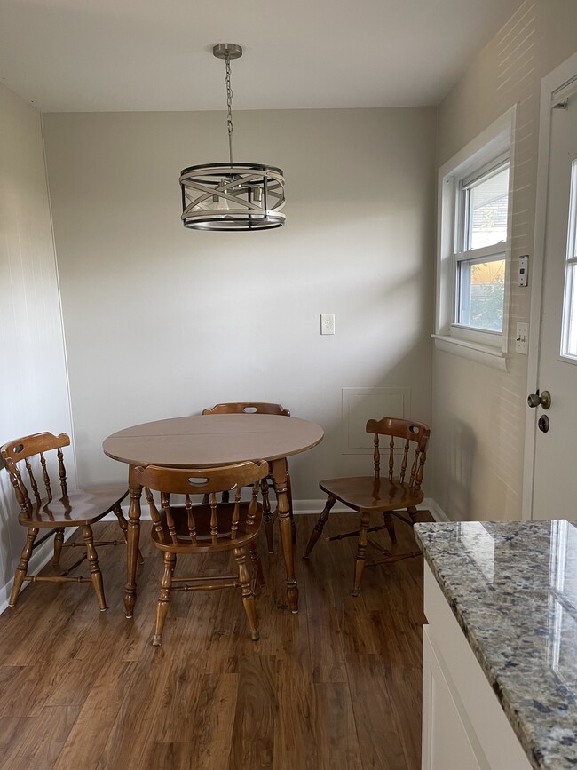 Dining area - 2725 Gardiner Ln